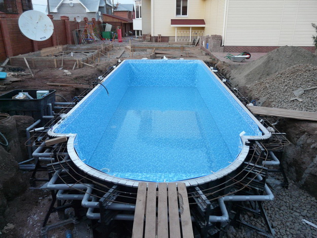 Так строят бассейн - фото "начинки" современного бассейна у дома.