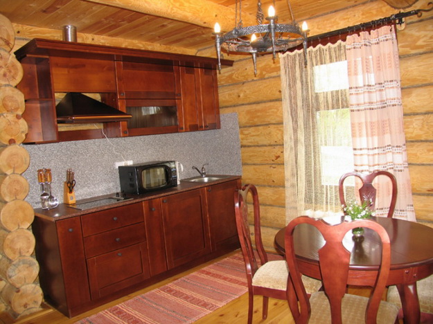 Обустраиваем кухню в деревянном доме - дизайн и интерьер 1